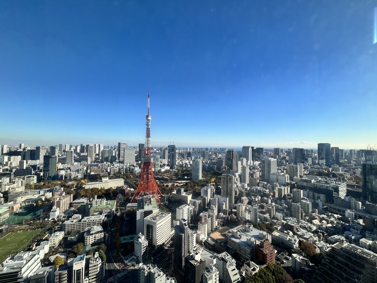 azabublog's tweet photo. 麻布台ヒルズの33階にあるヒルズハウスからは日中も夜間も東京タワーを美しく見ることができます🗼

#キリトリセカイ
#写真好きな人 
#東京カメラ部
#カメラ好きな人と繋がりたい
#写真で伝える私の世界 
#写真撮ってる人と繋がりたい 
#ファインダー越しの私の世界
#麻布台ヒルズ https://t.co/P2yLYcrF4T