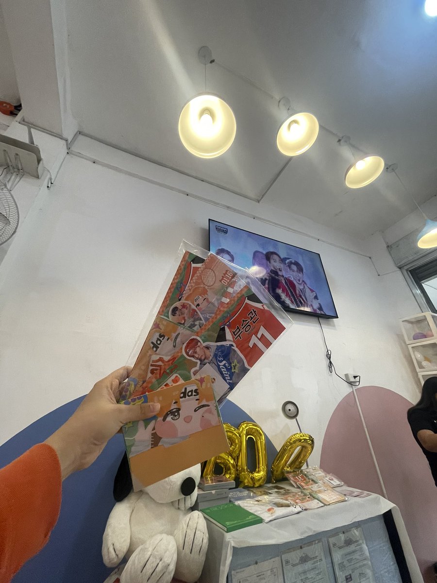 Boosername_'s tweet photo. and I think it's the biggest reason why I love sk. Casual listener lang ako, pero he showed me this new world called caratland and stan twt (na sobrang kulay araw araw may issue rawr). To more firsts with you, my boo 🧡🍊
#SuchABOOtifulDay
#HappyHappyBOOrthday
@BooSeungkwanPH https://t.co/l4cVVej5U3