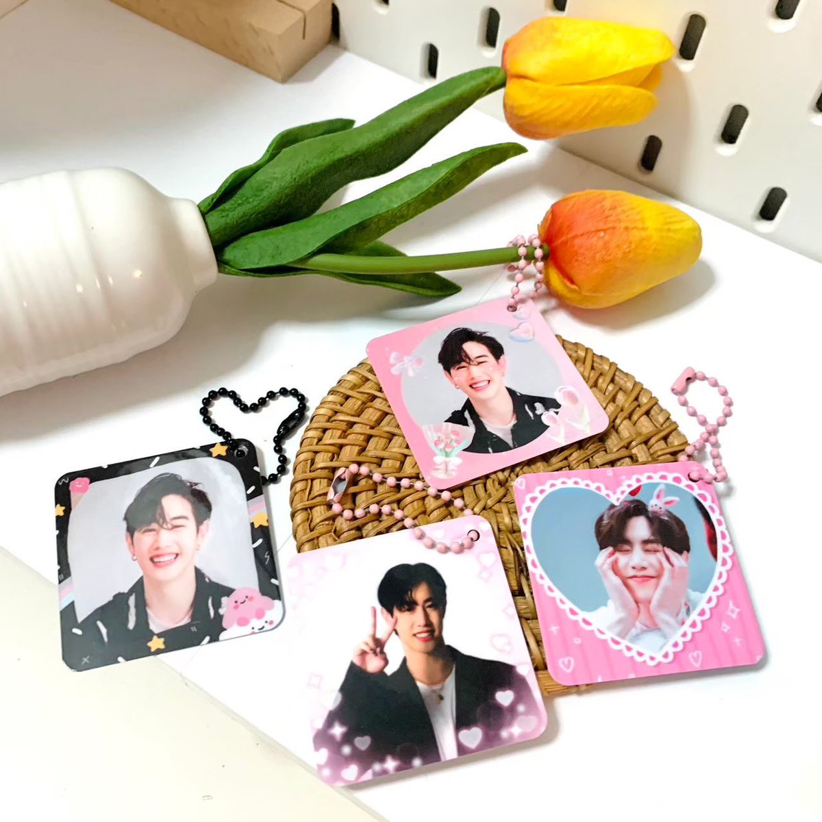 preidolshopp's tweet photo. พวงกุญเหลี่ยมจิ๋ว 2*2 นิ้ว แบบเคลือบ 
อันละ 6 บาท (สองด้าน +2บาท) ขั้นต่ำ 5ใบ 
#ตลาดนัดบังทัน #ตลาดนัดEXO #ตลาดนัดอากาเซ  #ตลาดนัดอากาเซ่ #ตลาดนัดblackpink #ซนซน  #ดังจุง #ยิมโน #มายอาโป #เอิร์ทมิกซ์ #อิงล็อต #กั๊พอ้าว #หยิ่นวอร์ #ฟรีนเบค #เจมีไนน์โฟร์ท #แจโด #น้ําตา���ฟิล์ม https://t.co/UR0ifWo6vi