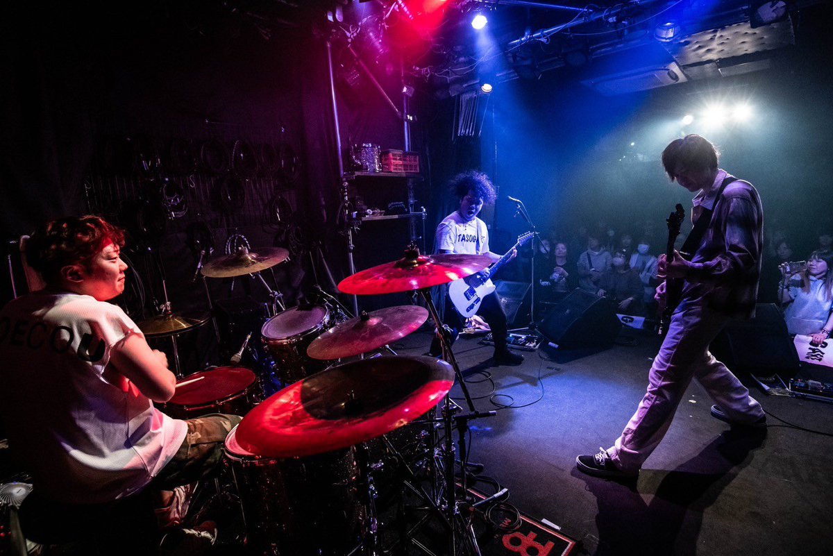 TASOGARE_2019's tweet photo. 2023.12.1 TASOGARE解散ライブ

4年間半の活動に終止符。

皆さん本当にありがとうございました。

最後に僕達からのプレゼントです。
リリースしていなかった名曲。

TASOGARE/劣等星 memory lyric video
https://t.co/KMMRrHHIIR https://t.co/DTD0hJcdxn
