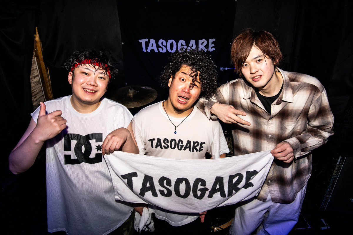 TASOGARE_2019's tweet photo. 2023.12.1 TASOGARE解散ライブ

4年間半の活動に終止符。

皆さん本当にありがとうございました。

最後に僕達からのプレゼントです。
リリースしていなかった名曲。

TASOGARE/劣等星 memory lyric video
https://t.co/KMMRrHHIIR https://t.co/DTD0hJcdxn