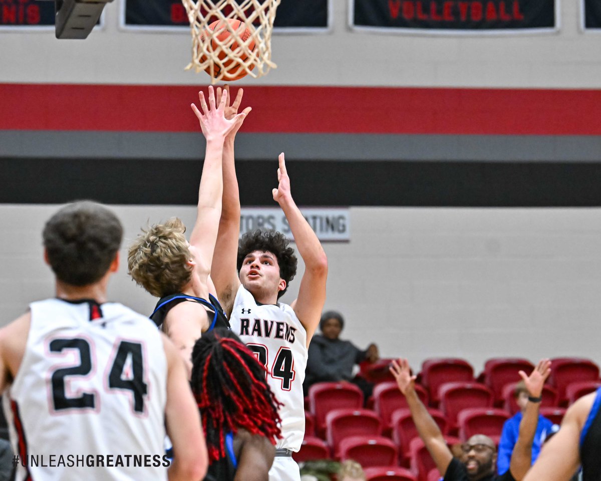 ravenathletics's tweet photo. A few photos of @RavenMBB from their win over Culver Stockton #naiabasketball #unleashgreatness @BenedictineKS https://t.co/tQrXQRleqx
