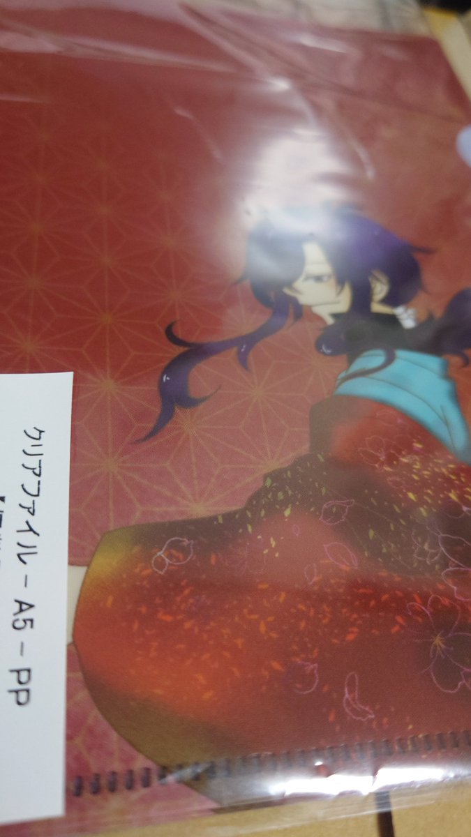 oBoro_96's tweet photo. うわぁ！！！届いた！！！クリアファイルが思ったより綺麗くて感動😭✨
アクキも、窓が予定通りになってて嬉しい😭
早く残りの新規絵柄みたいよぉ早く届いてぇ😭 https://t.co/lbuiVMfCXb