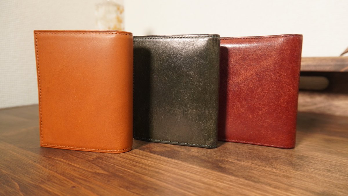 レンマ マリスコ 特に真ん中の経年変化が目を惹きますが、元が何の色かわかった方は素晴らしいです。 革財布が楽しい季節になってきました。 レンマ　マリスコ　経年変化済