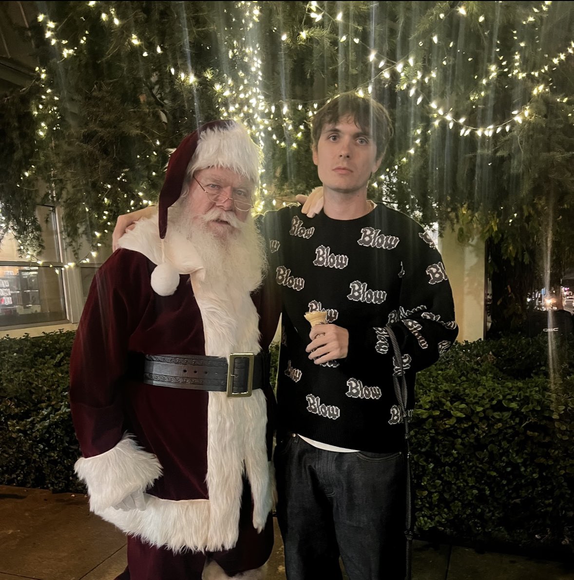midsmoker34's tweet photo. They say don’t ever meet your heroes but tonight I met mine. unreal feeling https://t.co/bY6nUcuZgg