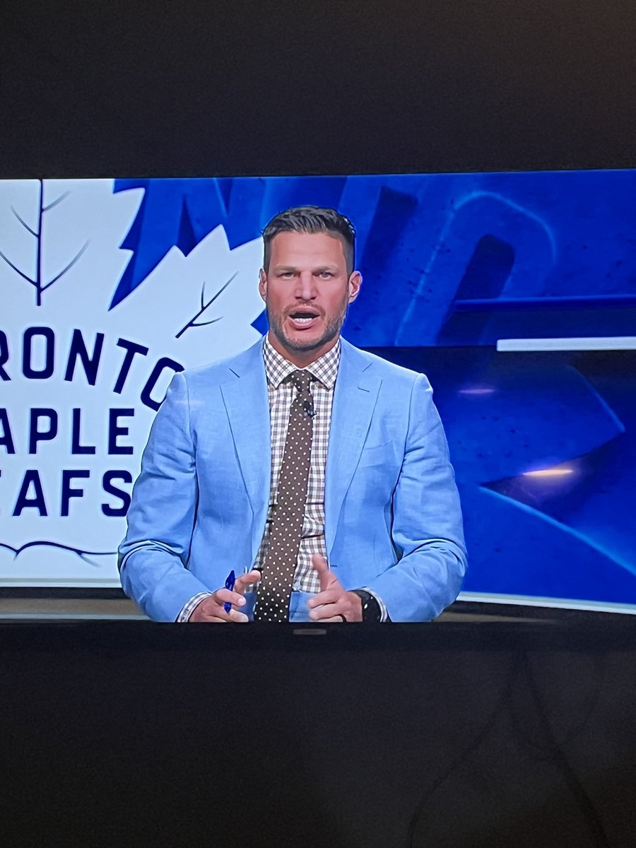 _mmstevens's tweet photo. @kbieksa3 your outfit tonight is fucked https://t.co/HXolLzzwT0