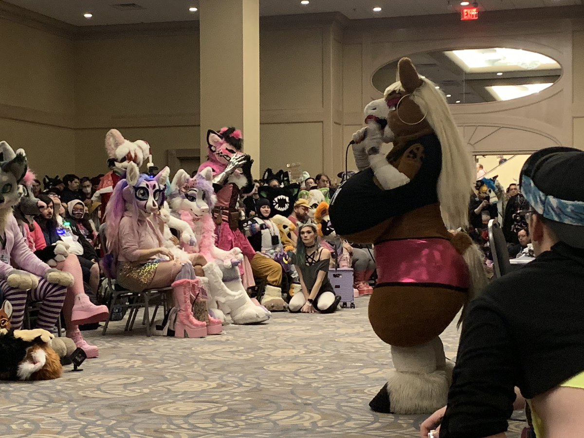 HiraBigDumb's tweet image. Out of all the pictures I’ve taken,

This one panel has had the most pictures taken on my camera.

@FionaMaray, expect a MEGA folder with your contestants and some of you