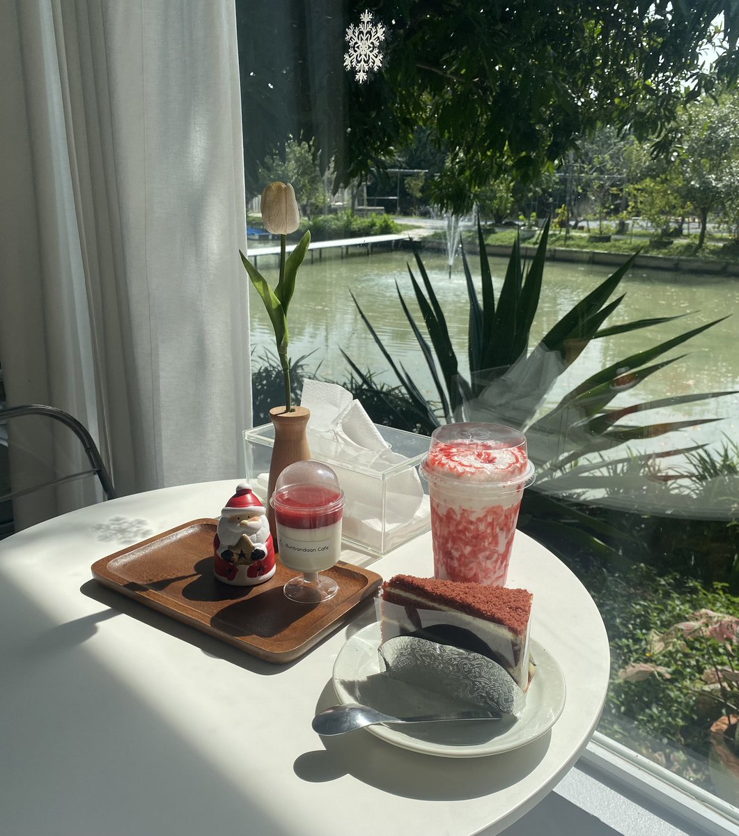 bunbandaan_cafe's tweet photo. Hey! Happy Lucky Red Sunday🍅🍎🍒🍓✨❤️
#คาเฟ่นครปฐม #คาเฟ่2023 #cafeandspace #petfriendly https://t.co/iAqUGCeign