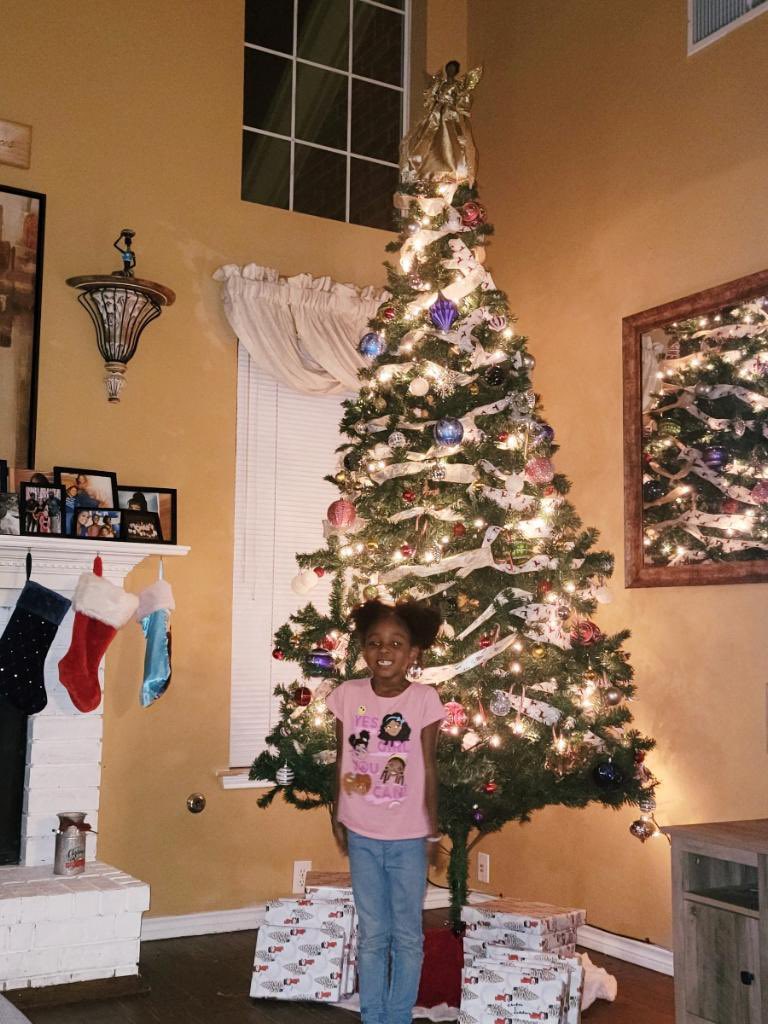 CoachWill_Hoops's tweet image. 4th year of “Giving”.. The “Giving Tree” aka “Pay It Forward Challenge” is in full swing! We’re up to 30 gifts now (goal is 100 as usual) for some well deserving IrvingISD students! Lil Coach is spearheading this campaign lol. #PayItForward #GiveBackChallenge