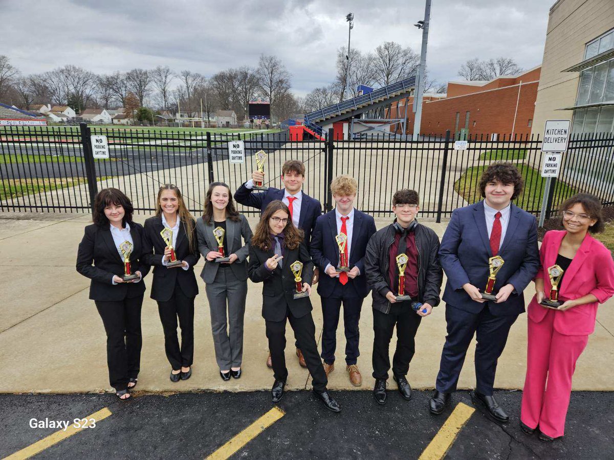 NHSpeech's tweet image. Congrats to the following team members who placed at the South Range Tournament. Dawn H/Sierra R 4th Duo, Avah R 5th DI, Noah Y 4th CD, Logan B/Andrew B 3rd Duo, Abraham A 1st Dec., Rob W 3rd HI, and Natallia C 6th Dec. 
team finished 5th overall. Great Job!