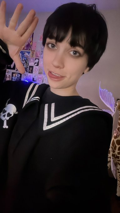 Okie setting up stream :3 see you soon to decorate for Christmas!! https://t.co/LDq96MoQLS https://t