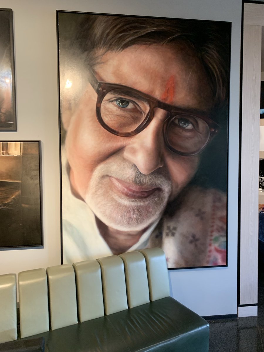 narainvi's tweet photo. ⁦@SrBachchan⁩ sir, I found a beautiful painting of you at the Crystalbrook Vincent hotel lobby in Brisbane, AU. Omnipresent!!! https://t.co/gxtVoK7wPd