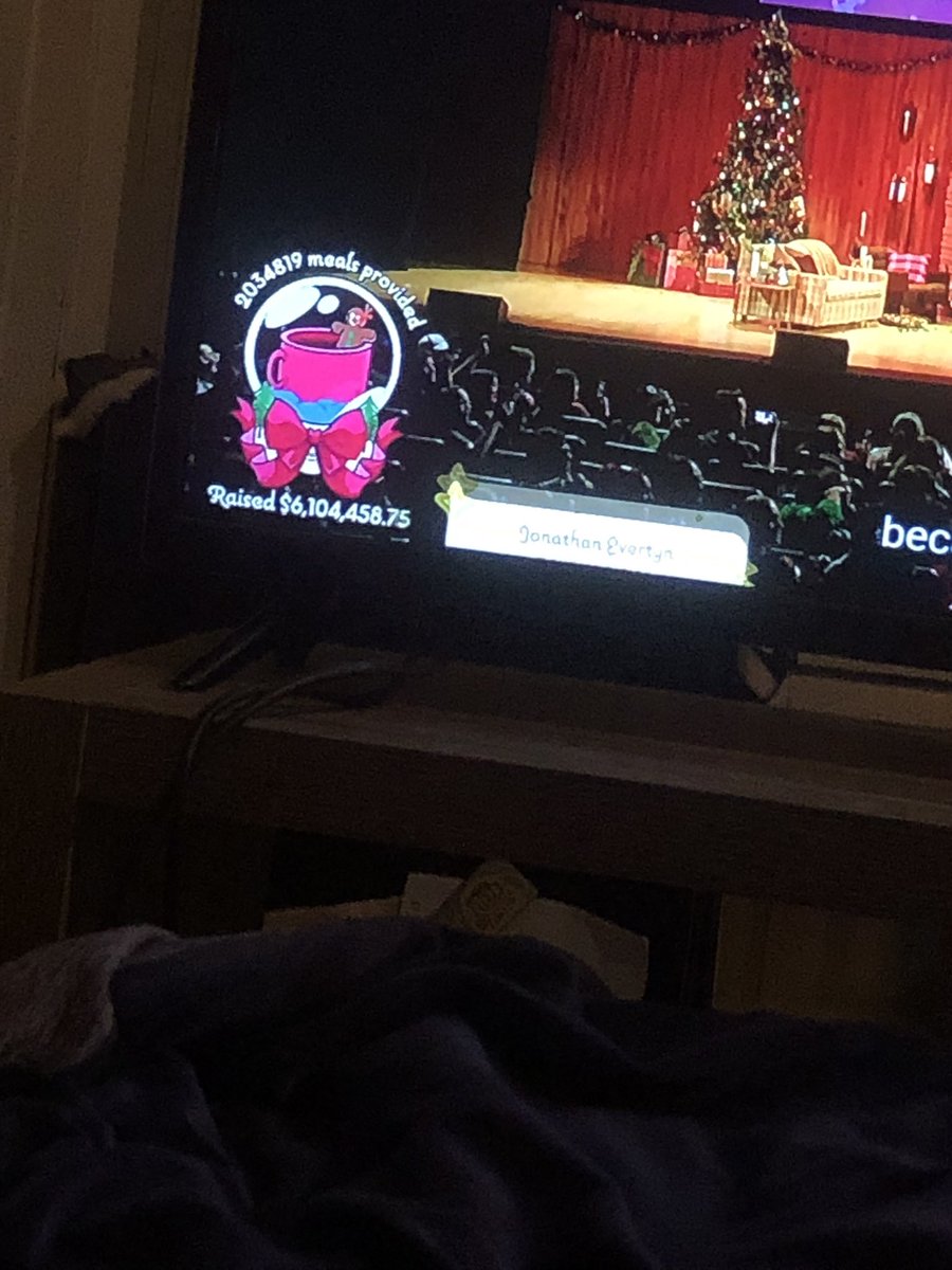 AriSunLuna's tweet photo. Happy #Thankmas everyone! Todays stream was amazing! https://t.co/ECN3OMAscl