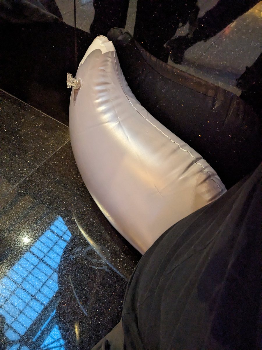 AmarokWLF's tweet photo. It lasted all of 3 hours at the con before popping at the inside belt seal.  Ugh https://t.co/eYb4kBnPzs
