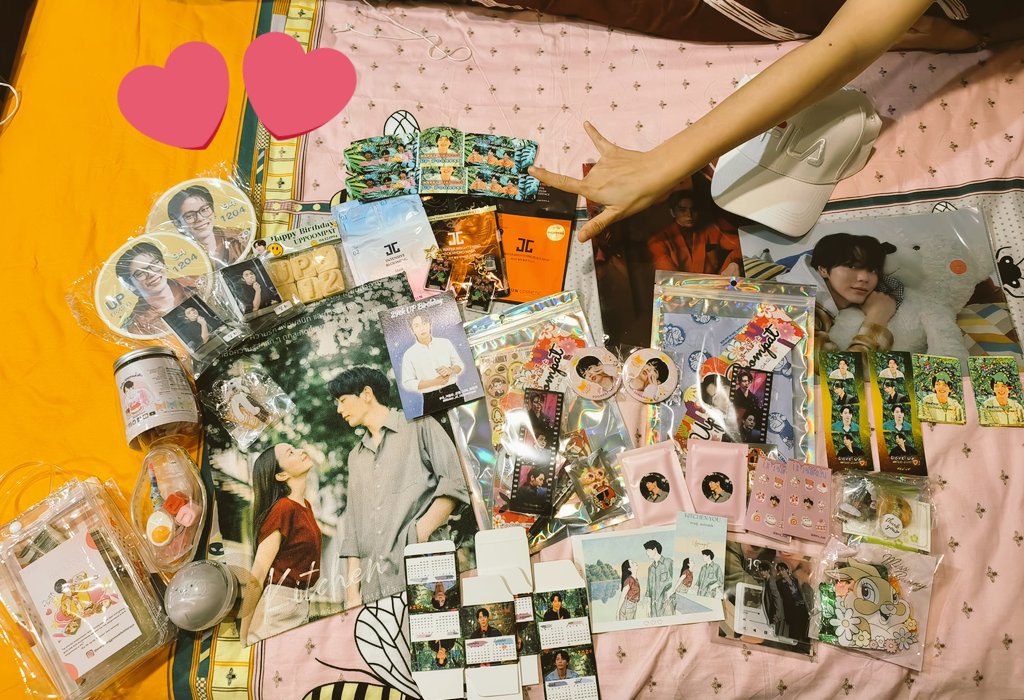 MularnN's tweet photo. 🙏ขอบคุณ Giveaway จากๆพี่น้องๆทั้งThai Fan และ Inter Fan ทุกๆคนเลยนะคะ บางท่านที่แวะเวียนมาแจกกันถึงคาเฟ่เจี๊ยบ และที่งานดูหนัง #Kitchenyou และทุกคาเฟ่ที่ไปเล่นเกมส์ ขอบคุณความน่ารักของอัพๆที่ทำให้
พวกเราทุกคนมาเจอกันนะคะ 🤟🤍
@With9Up
#Kitchenyou
#UPPOOMPAT29THBD
#uppoompat
#มาโยของอัพ