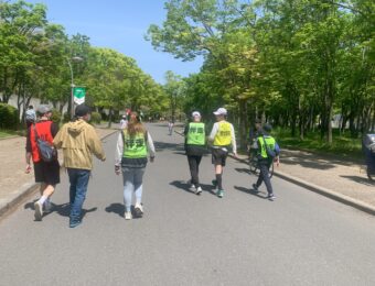 OsakaVolunteer's tweet photo. \ #伴走 /視覚障がい者アスリートと一緒にウォーキング・ジョギング🏃♀️🏃♂️
ガイドを行います!
日時:12/10(日) 9:30-12:00
場所:長居公園 (最寄:JR阪和線または大阪メトロ御堂筋線「長居」)
募集先:Hands On Tokyo @Hands_On_Tokyo
詳細
☞ https://t.co/MPCJ1bd2Ph
#L273 #ガイドボランティア https://t.co/Hw6dpAZJJJ