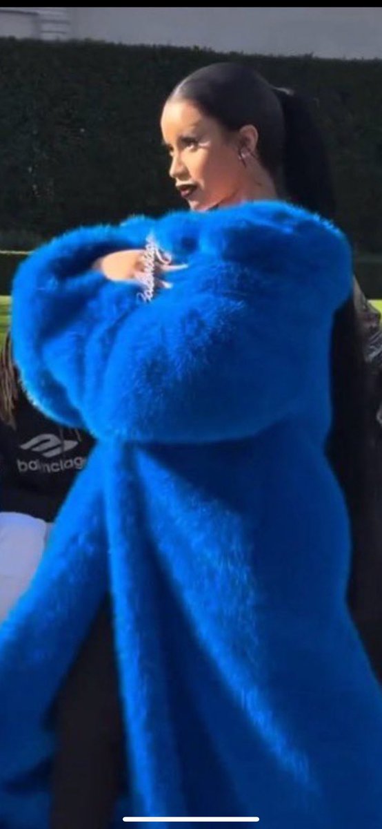 Mashalol09's tweet photo. Omgggggggg gaggggg these bitches https://t.co/K06mnFEeON