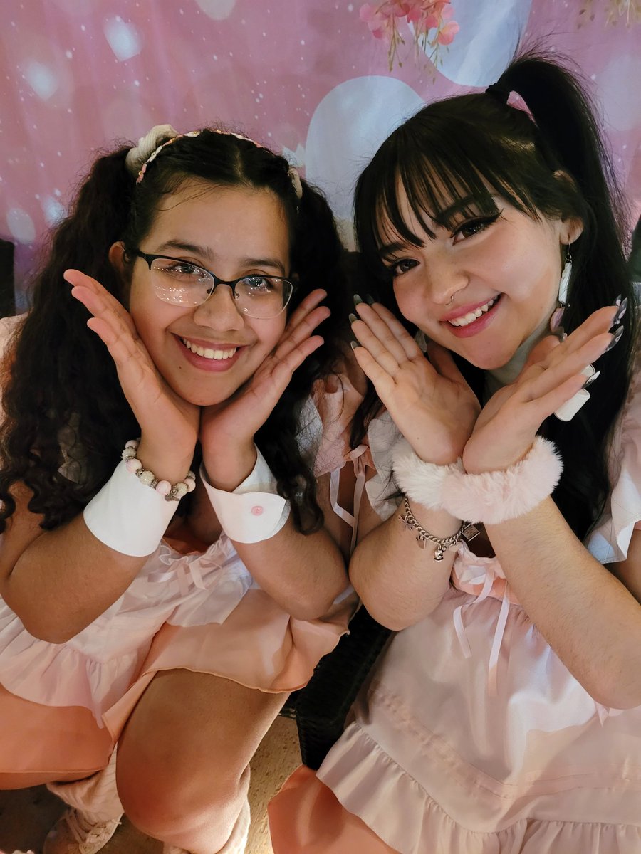 MilkPinkCafe's tweet photo. We're having a blast here at JingleWeebs! 🎅❄️

All the performers and cosplayers are amazing! ✨️

Do you have a favorite holiday snack? We love hot cocoa! 💕

#milkpinkmaidcafe #milkpink #maidcafe #yumicon https://t.co/UgovcUKJmY