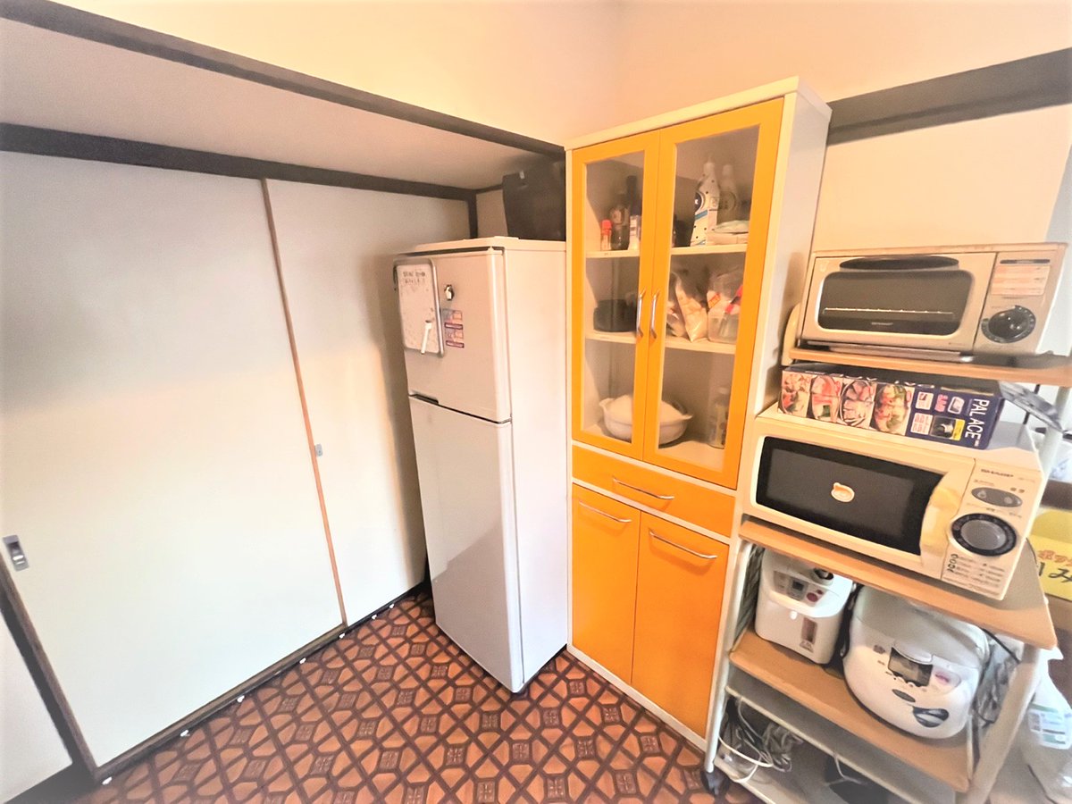 Create_GH's tweet image. とうとう一年の最後の月に入りました！12月になるどこもクリスマス一色で毎日楽しめる～

さて本日は、#野方駅 より徒歩7分の #男性専用物件 をご紹介～

３部屋だけの少人数物件で、#西武新宿 まで乗り換えなしで14分で行ける！

駅前の商店街にはお店が充実しているので買い物に困ることもないね。