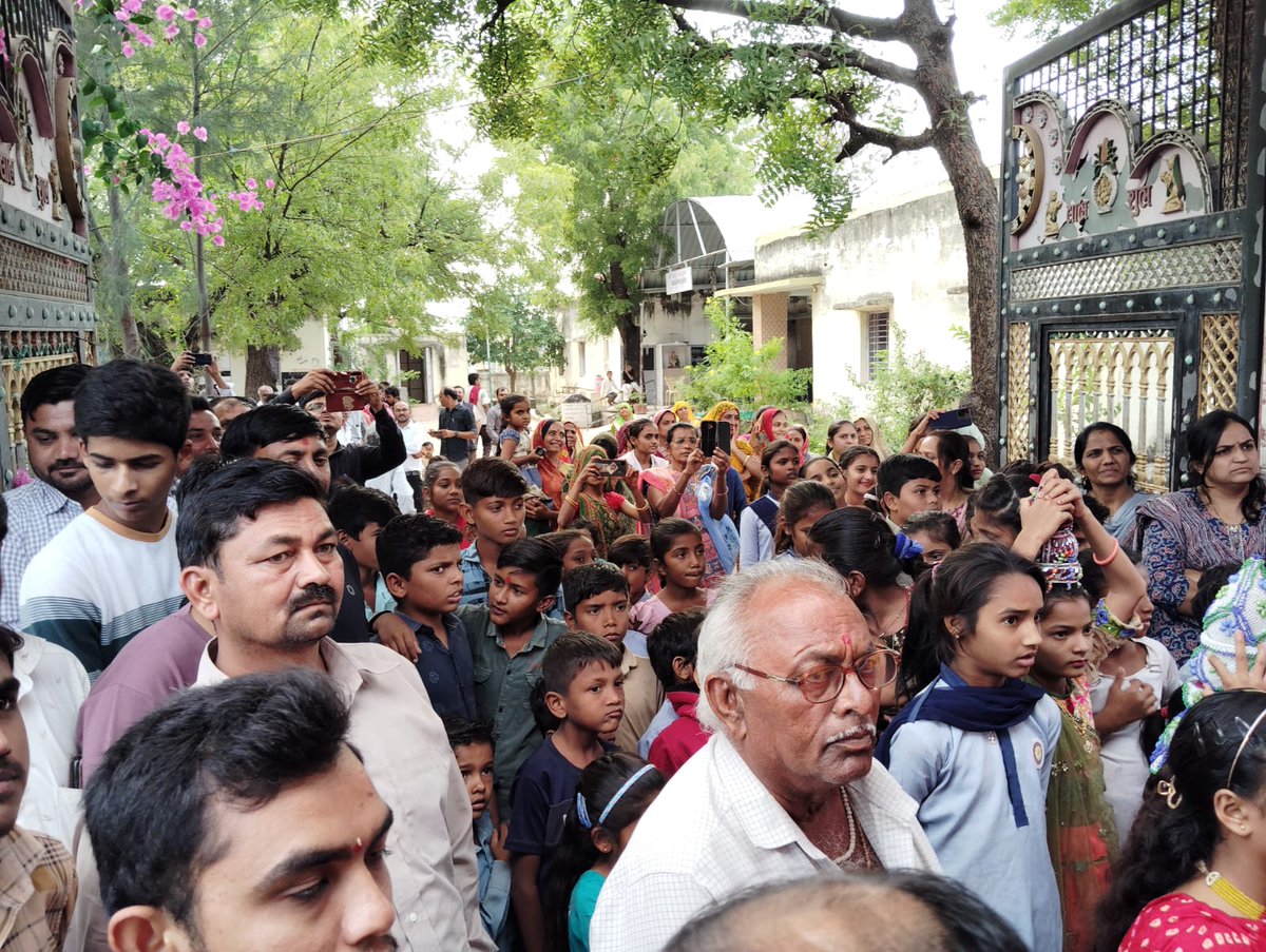 HareshBoricha17's tweet photo. ગઢાળી ગામે વિકસિત ભારત સંકલ્પ યાત્રા નો ભવ્ય કાર્યક્રમ યોજાયો જેમાં કામ લોકોએ બોહોળા પ્રમાણમાં ભાગ લીધો https://t.co/NKV5QzwmN4