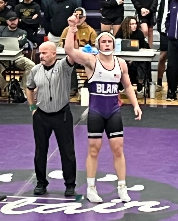 MicahBaughman2's tweet photo. Nice transition from FB to wrestling Blaise! 5 pins in 3:29 of match time, including an 8-second pin.  Thank you: coaches, Warner, Roan and Potter &amp; super-fan @dave_kaslon #GoBears. https://t.co/s4m5WQ9GQn