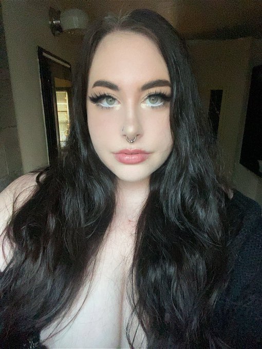 No cam tonight because I&rsquo;m still scheduling content! Go look on any of my platforms for some fresh new