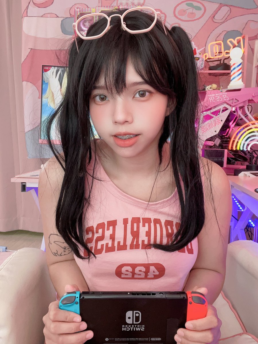 假日好無聊😑來雙排～ https://t.co/XnWHuwCmzB
