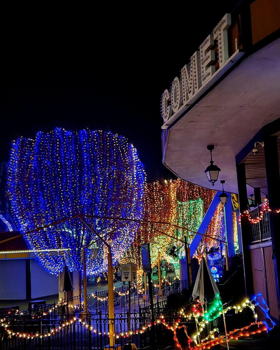 BmoreTom17's tweet photo. It's not Christmas season without a visit to Christmas Candylane @Hersheypark 🎅🏼🎢🎄 https://t.co/F6WOuARJhL