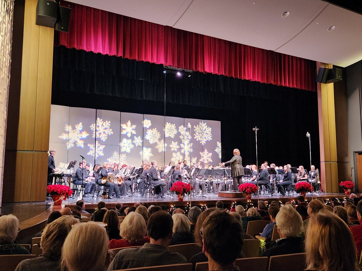 fulcomer's tweet photo. @AndreaFulcomer and I enjoyed a festive Christmas concert at @WisPrivColleges member @EdgewoodCollege this evening.  It was a wonderful way to kick off the holiday season. https://t.co/PHGp3eWZHW