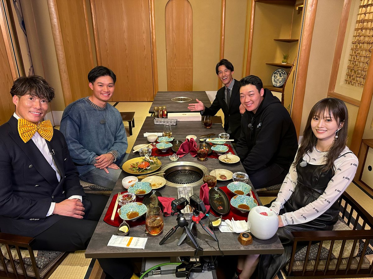 SayakaNeon's tweet photo. 今日、15:30〜
『Joshin PRESENTS #虎バン SP⚾️
  #阪神タイガース ファン感謝デー2023』

パレード終わりの大山選手＆森下選手を
『極上の癒しツアー』で
おもてなしさせて頂いた様子が放送されますので
是非、お楽しみ下さい😊🍱✨ https://t.co/nCmGFeUCdL