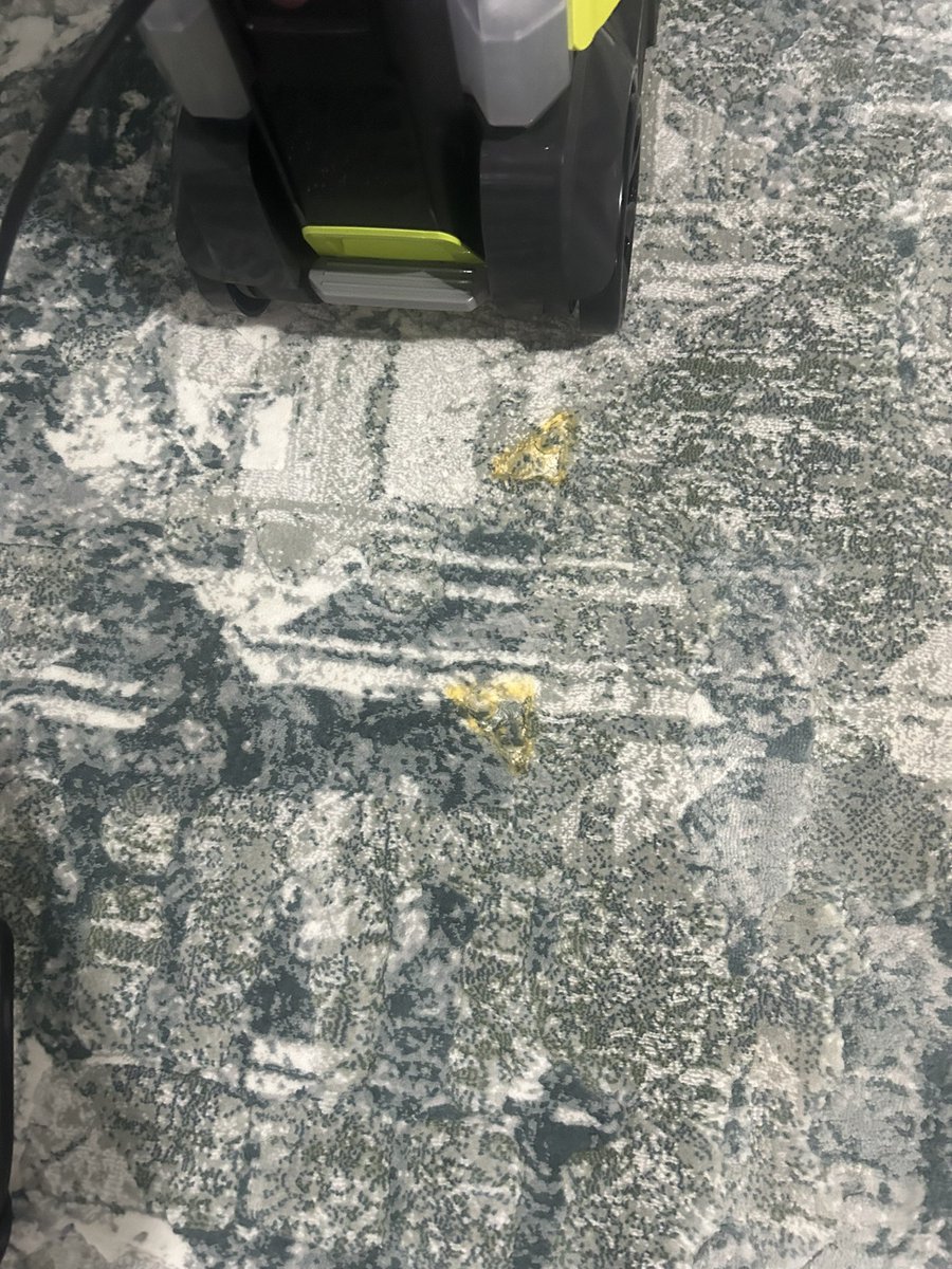 YeeCoinEco's tweet photo. @RoomsToGo my new modular living room set has stained my new rug and my laminate flooring. What a waste of my money! https://t.co/rndZv1Ycg3