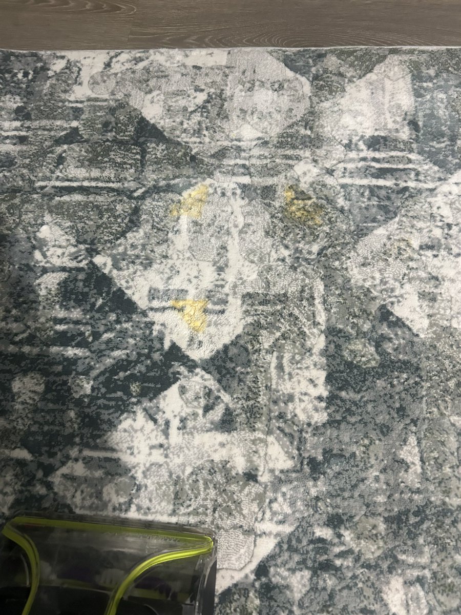 YeeCoinEco's tweet photo. @RoomsToGo my new modular living room set has stained my new rug and my laminate flooring. What a waste of my money! https://t.co/rndZv1Ycg3