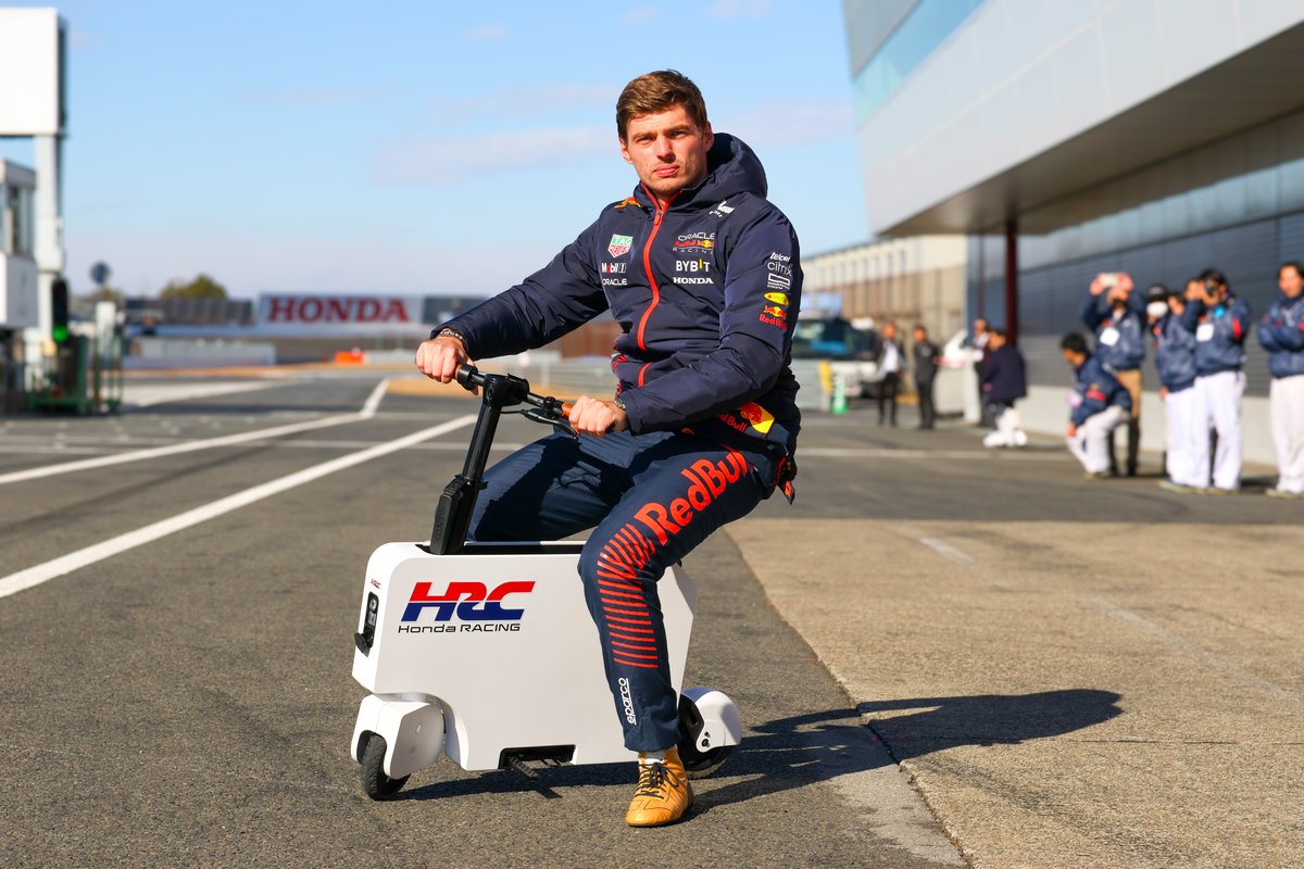 HondaJP_Live's tweet photo. Max Verstappen on Motocompacto!!
新しいファースト/ラストワンマイルモビリティ
「モトコンパクト」に乗る
マックス・フェルスタッペン選手
#HRTD2023 https://t.co/M0Ko3YVGQR