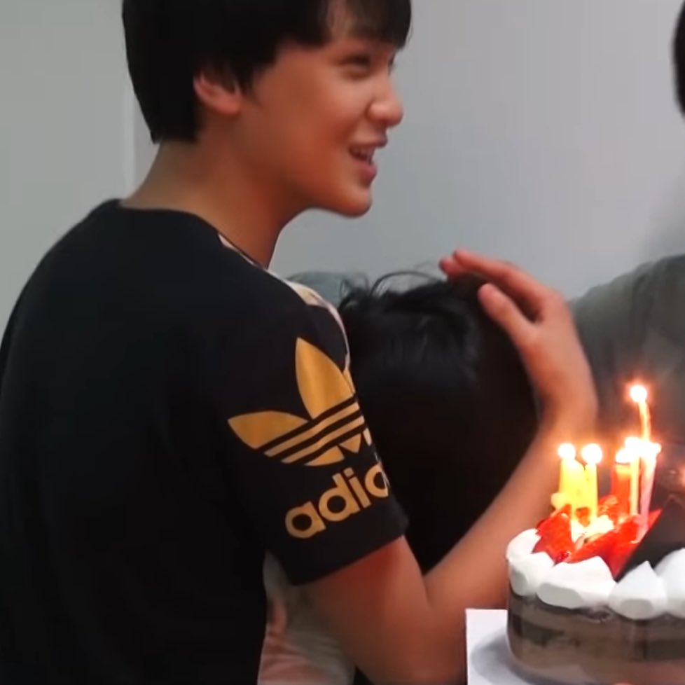 buuokee's tweet photo. 아ㅁㅊ어떡하지
진짜시간이흘러도변하지않는게잇네.. https://t.co/tsxHnKQ1BN