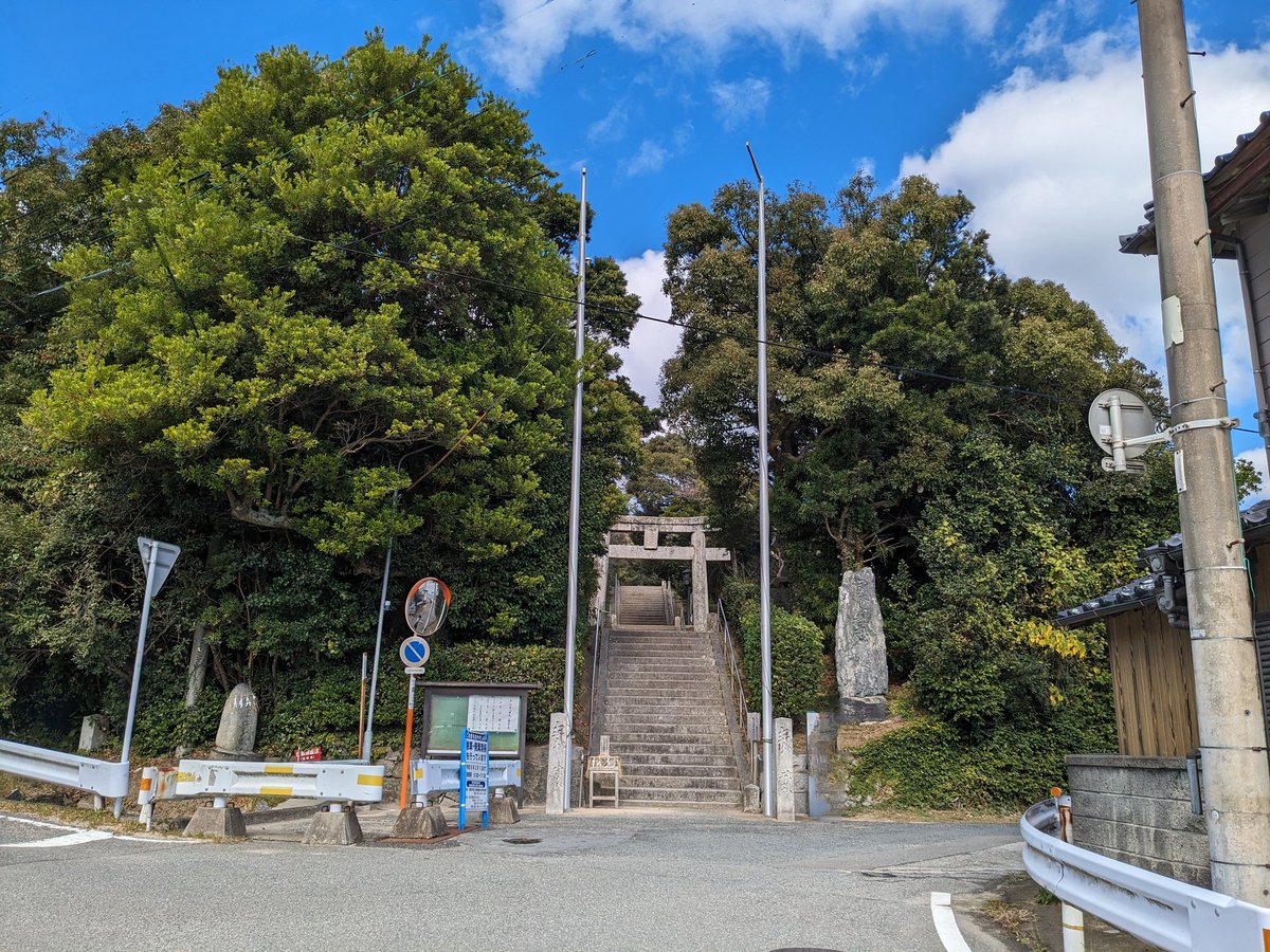 fk_hitori's tweet photo. 志賀島にある志賀海神社へ。
海と森に囲まれて景色が最高でした。 https://t.co/913NNTO41f