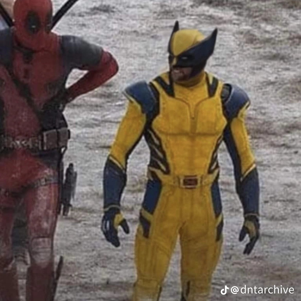 WOLVERINE 🔥 Tenemos este edit del #Wolverine de Hugh Jackmam filtrado del set de grabaciones de #Deadpool3 y la verdad que el caso está muy bien editado. Sería CINE si es así y por fín ver al Wolverine de Hugh con su casco 🚬