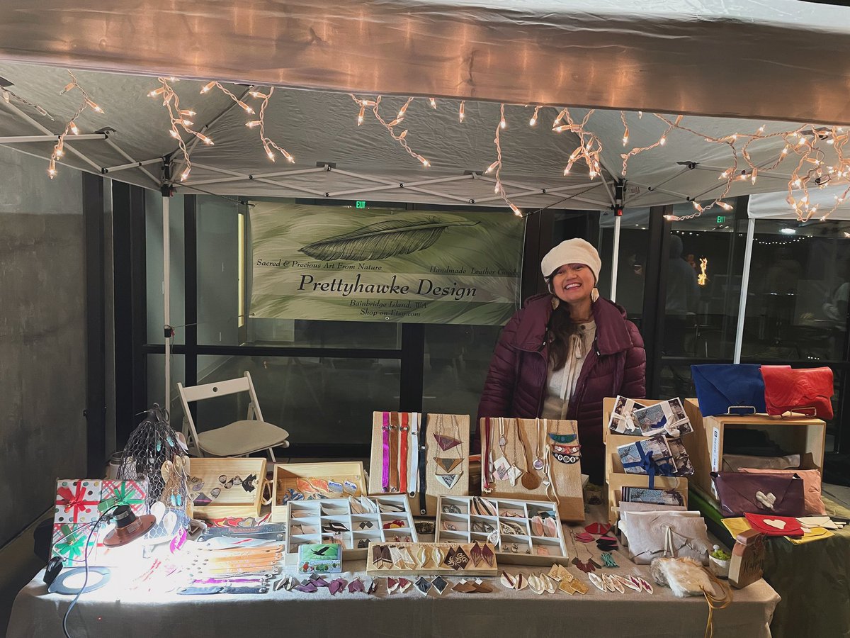 TarabudDelight's tweet photo. Winter Night Market! So fun! #prettyhawkedesign #leather #handmade https://t.co/SI7NeaKjPh