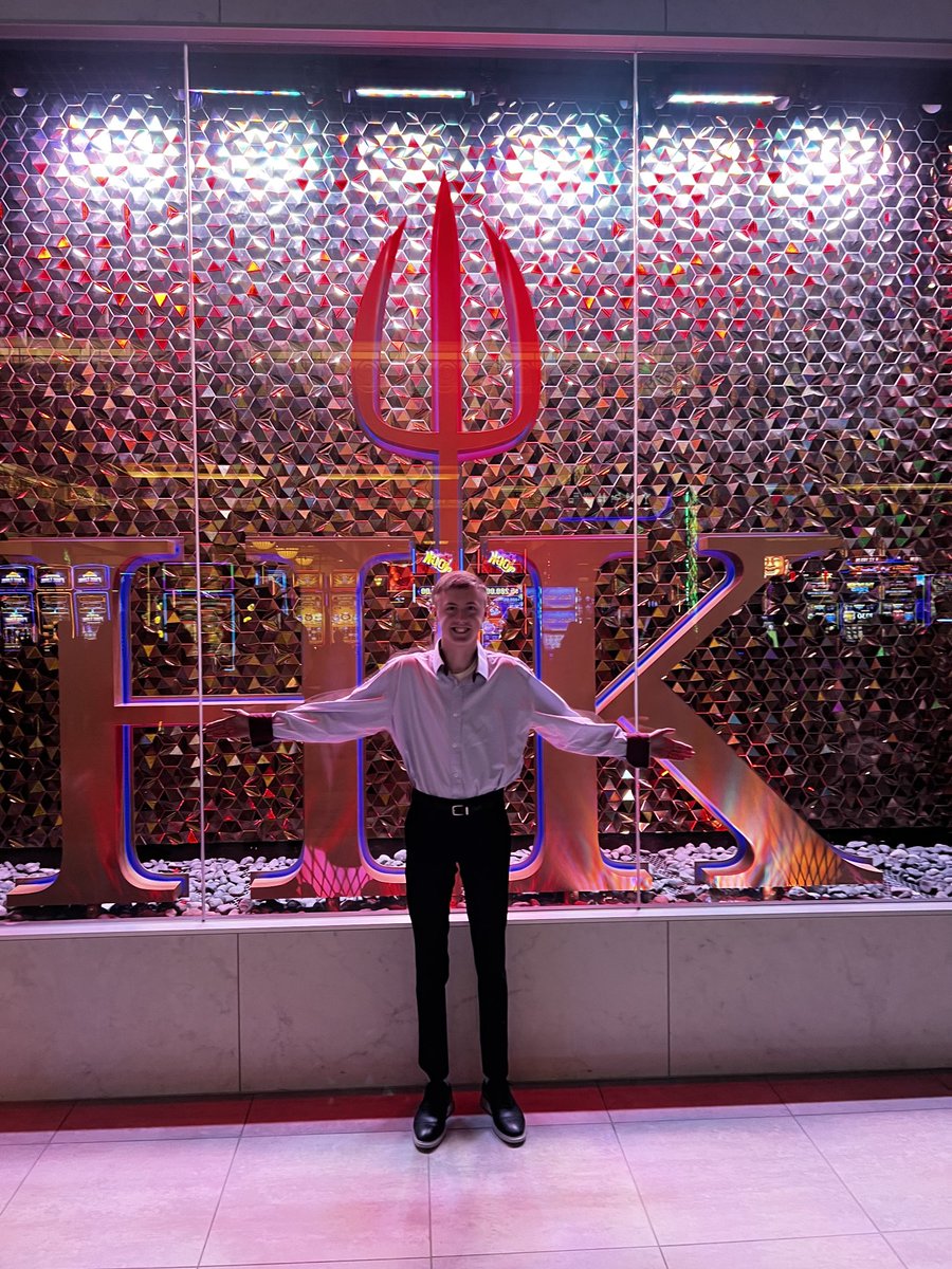 micheleabarker's tweet photo. ⁦@GordonRamsay⁩ HUGE thank you for an epic dining experience for my son’s 16th birthday ⁦@HellsKitchenFOX⁩ https://t.co/aKHaHggJzb