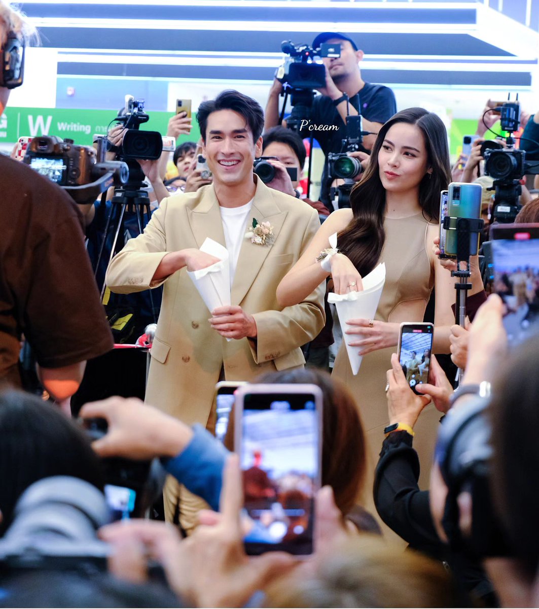beauamis1's tweet photo. #ณเดชน์ญาญ่า น่ารักเนาะ #แพนทีน cr@bauphan1728
#urassayas #urassaya
#nadech #kugimiyas
#nadechyaya
#pantene #flowmate
#คู่แท้ผมพลิ้วเด้งสวย https://t.co/Qns0m4TM2u