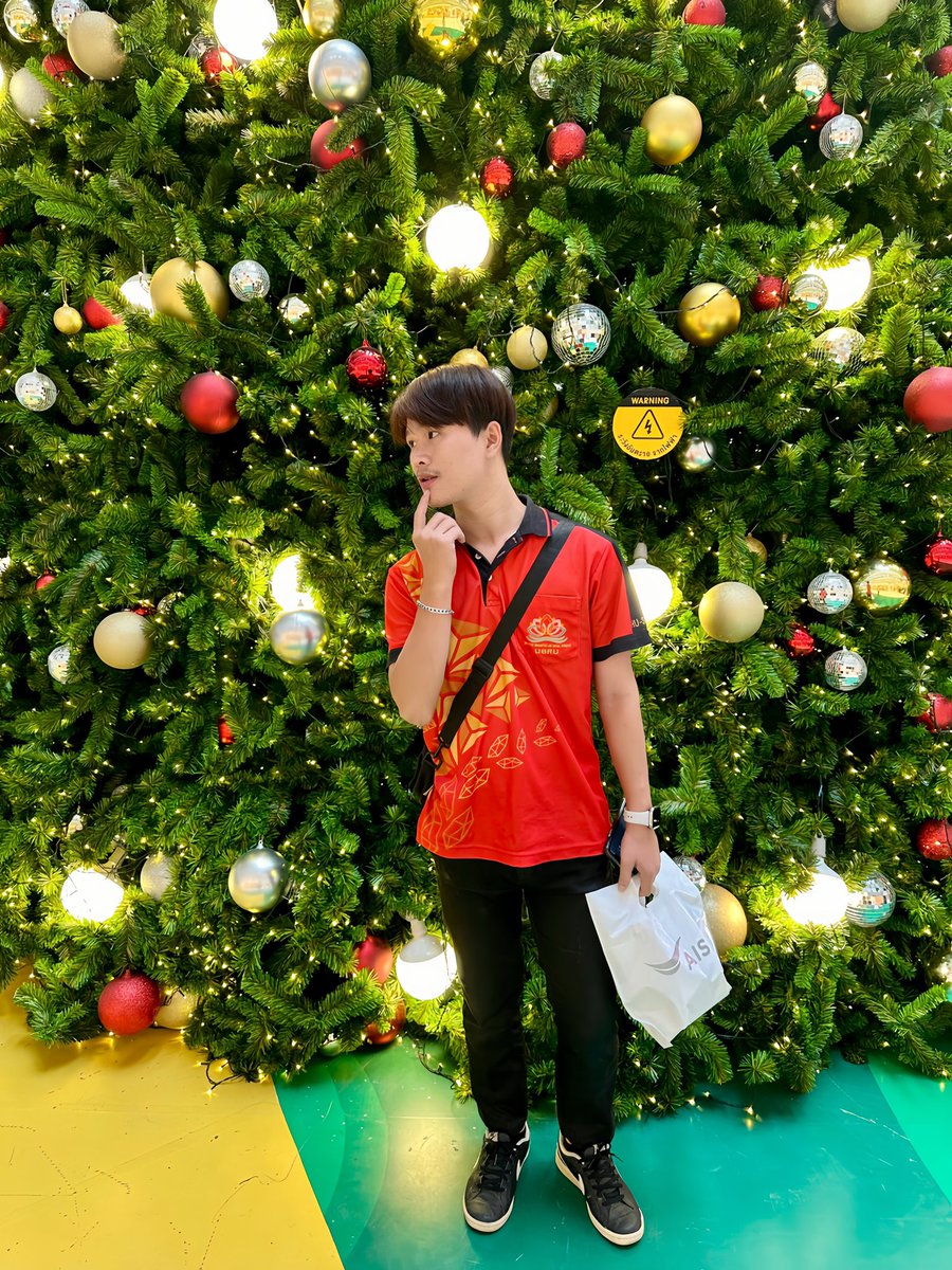 Snowkot42's tweet photo. กวางเรนเดียร์ดเขามันเป็นยังไงอะ #อุบลราชธานี https://t.co/7uNzCvhE44