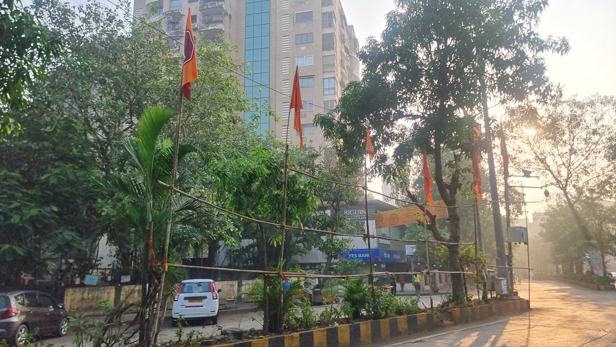 mohitmehra72's tweet photo. @mybmcwardKW litter on the footpath outside lokhandwala. Bamboo structures for political hoardings are a permanent fixture? #shamelessbmc #inactivebmc @LavekarBharati equally shameless in littering and defacing the community. Please do some real work rather than put up posters https://t.co/UfnY2PnBJg