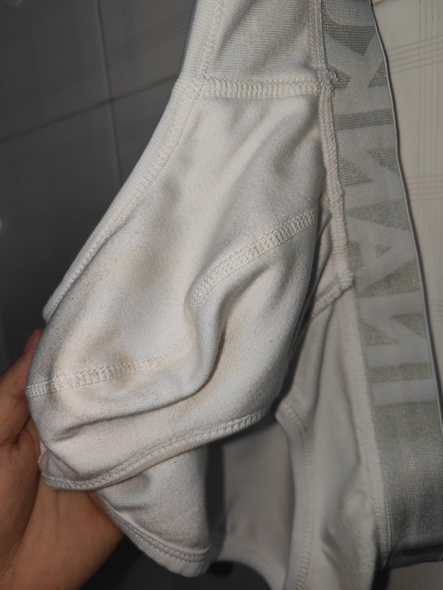 或许这就是我不常穿白内的原因了，爱流水的后果就是多穿一天就这样了