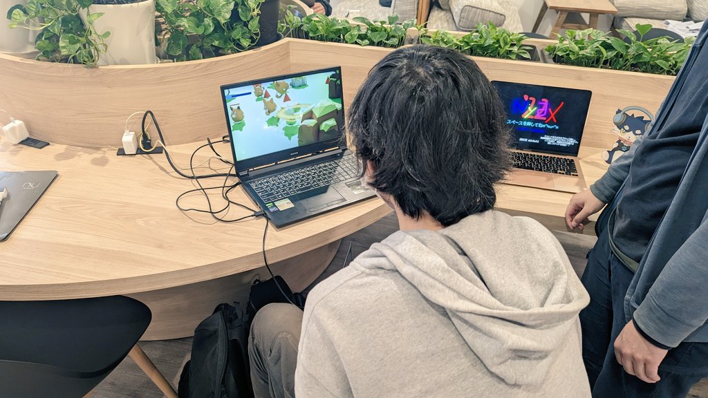 hiratagakuen's tweet photo. PACLAN会場ではメディア取材がスタートしました!また、本校以外にも他学校さんの作品展示もありますのでそちらを遊ばせてもらったりもしています🎮️
制作に関する様々な情報交換ありがとうございます😊
#PACLAN https://t.co/TSPiChgFiw