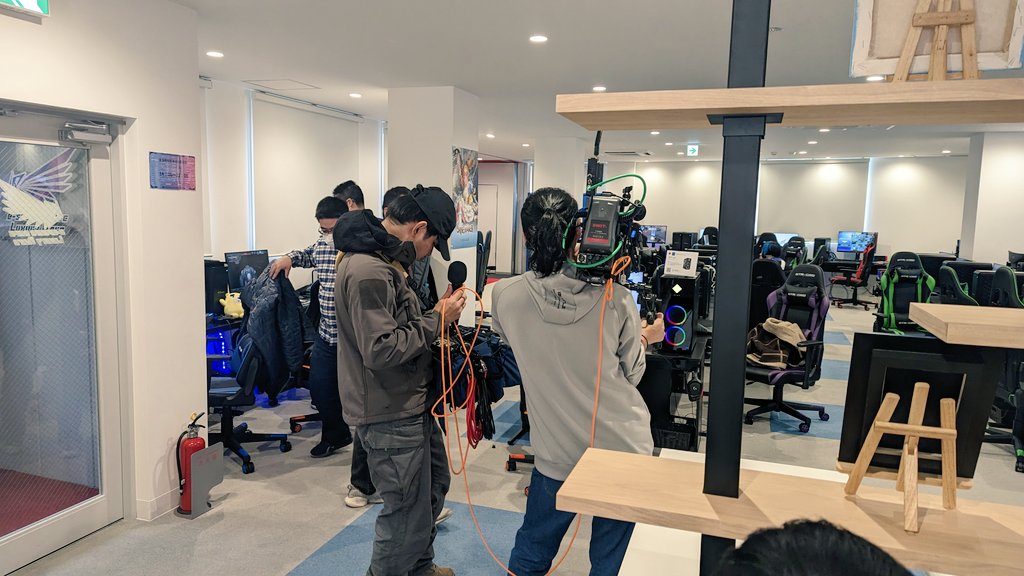 hiratagakuen's tweet photo. PACLAN会場ではメディア取材がスタートしました!また、本校以外にも他学校さんの作品展示もありますのでそちらを遊ばせてもらったりもしています🎮️
制作に関する様々な情報交換ありがとうございます😊
#PACLAN https://t.co/TSPiChgFiw