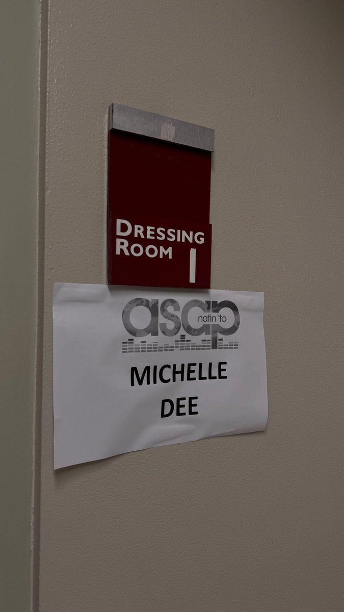 DEEfendersOfMMD's tweet photo. [Broadcast Channel]

@michellemdee shared a picture on @ASAPOfficial dressing room.

Watch her live on ASAP

MMD HOMECOMING ON ASAP
#MichelleDeeOnASAP https://t.co/c9zxuUyccT