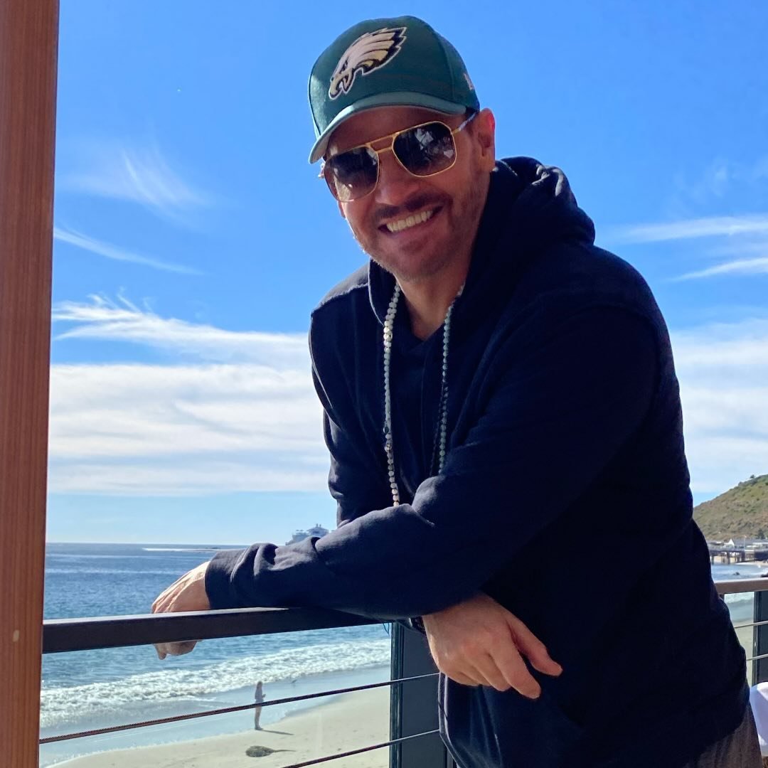 DB changed his profile photo. Beach pic 😍 #DavidBoreanaz