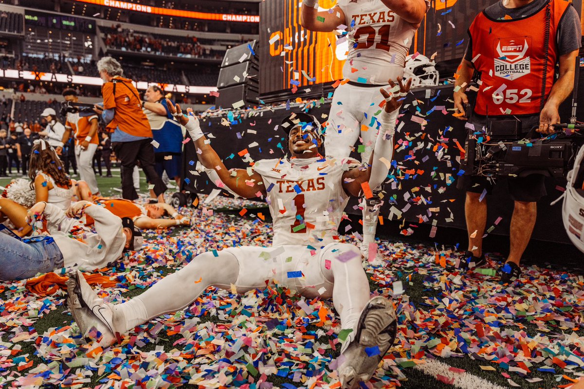 TexasFootball's tweet photo. Celebration scenes 📸 https://t.co/XOyFs6rRWV