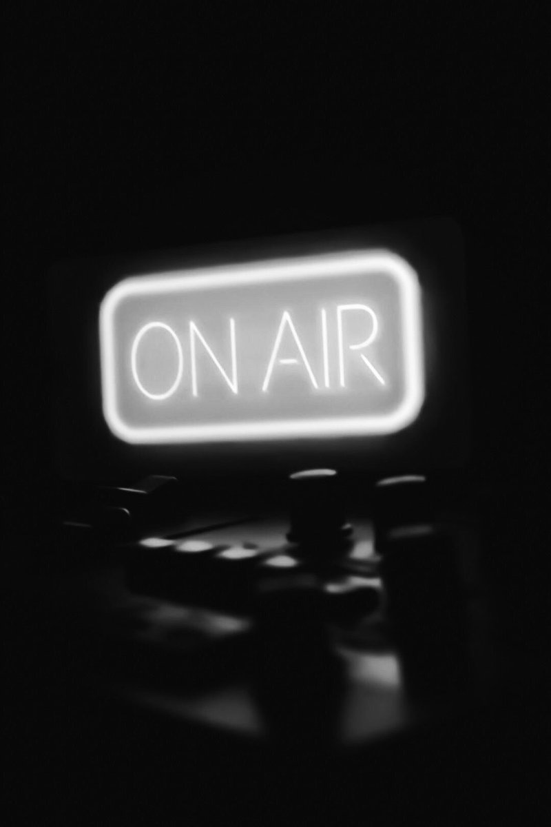 yejinfire's tweet photo. THE VOICE OF LOVE - #dooly AU
One boring night, Seri discovered a radio station and a charming voice.
Enchanted by that voice, she decided to listen to his radio program and find out more about him.
Can a voice awaken in her a feeling that she doesn’t acknowledge so well? https://t.co/vaNZpJ38sY