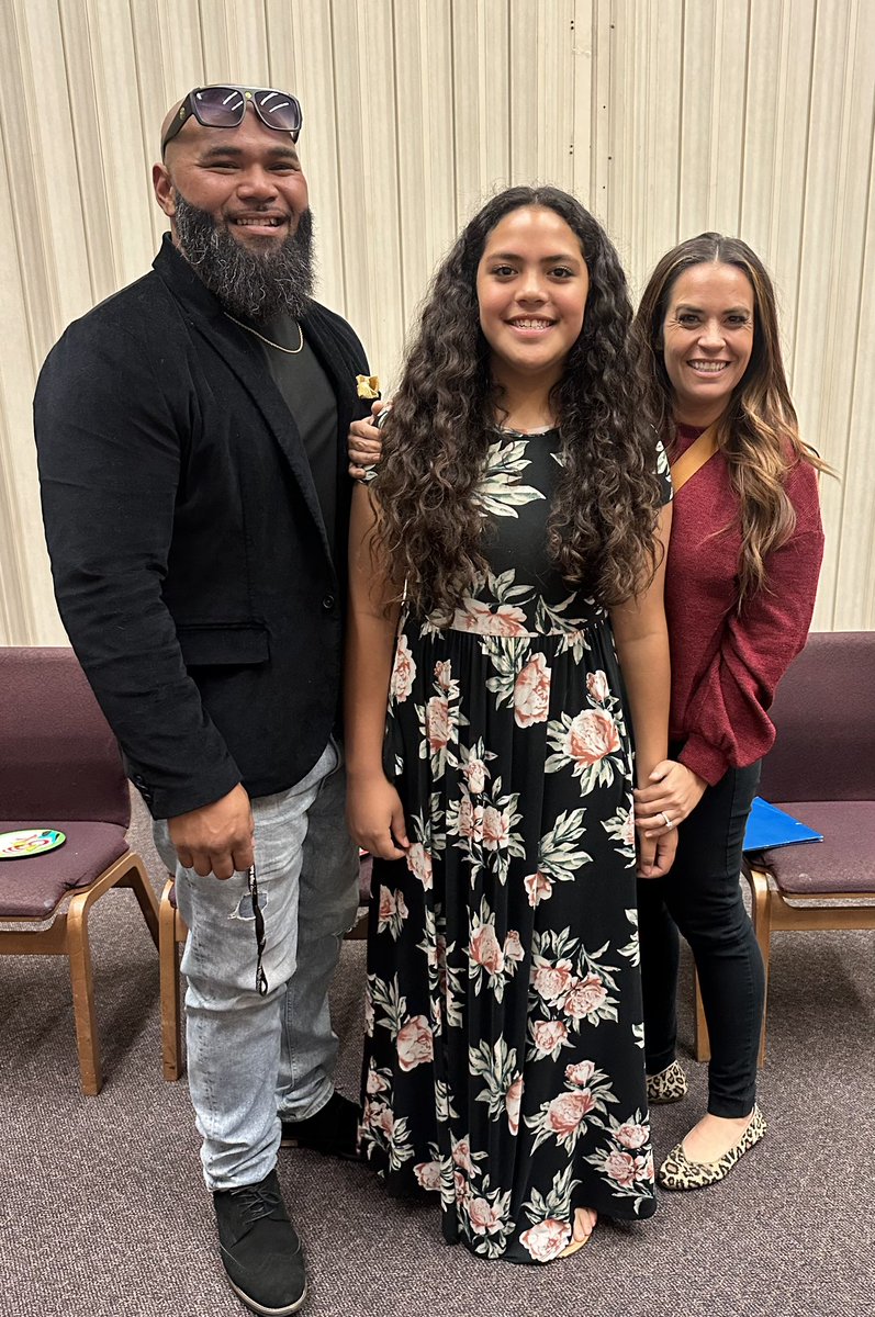fiefians's tweet photo. Got to cheer on Kenley at her first piano recital. Love that we have athletes AND musicians as kiddos ❤️ And peep how tall she is…she’s only 11 🤦🏽‍♀️😂 https://t.co/SV72JYlEHU