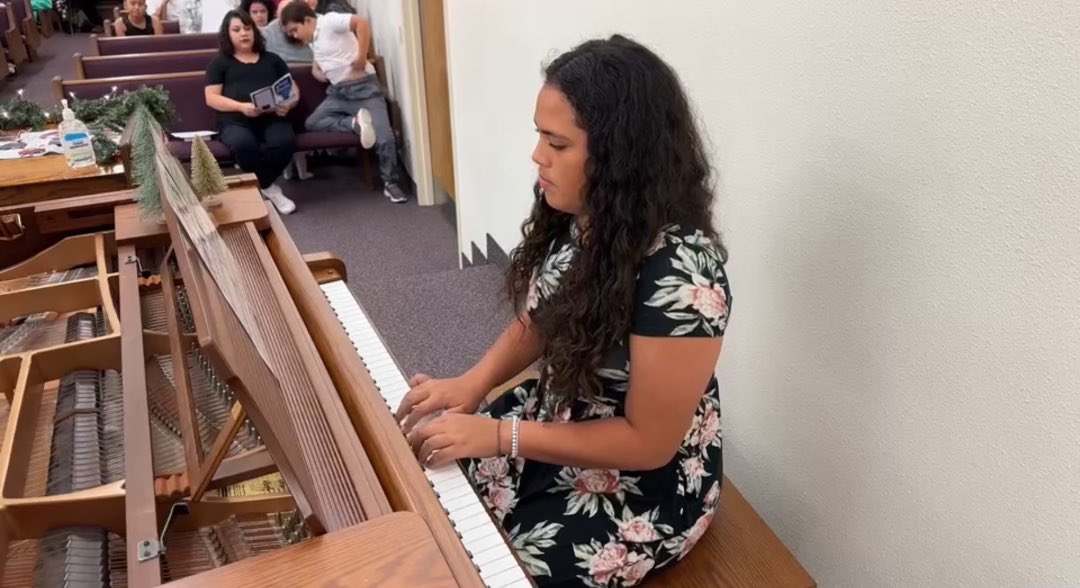 fiefians's tweet photo. Got to cheer on Kenley at her first piano recital. Love that we have athletes AND musicians as kiddos ❤️ And peep how tall she is…she’s only 11 🤦🏽‍♀️😂 https://t.co/SV72JYlEHU